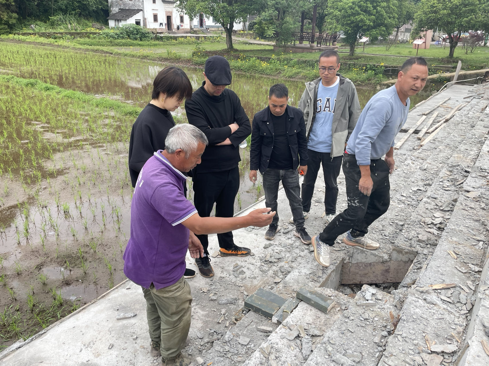 邓堡村民委员会领导团队引领村庄新篇章