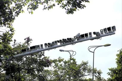 道路立杆摄像头密集，交警通报的重要性及其对交通影响分析