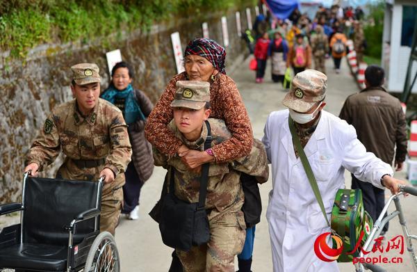 西藏日喀则地震救援行动与人文关怀的交织乐章，救援行动12小时纪实