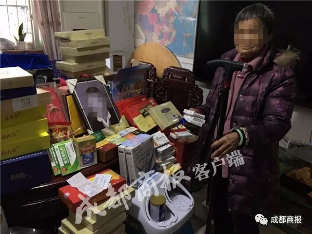 地铁抢座事件，温情与反思，十二岁女孩与七十三岁阿婆的故事