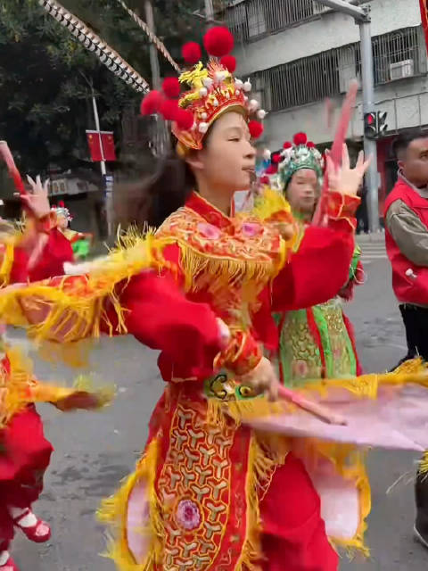 潮汕英歌舞女孩笑颜，心灵璀璨的光芒治愈者